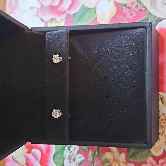 NWT Zales 1/2 CT Diamond Solitaire Stud Earrings 10K White Gold - Picture 2 of 7